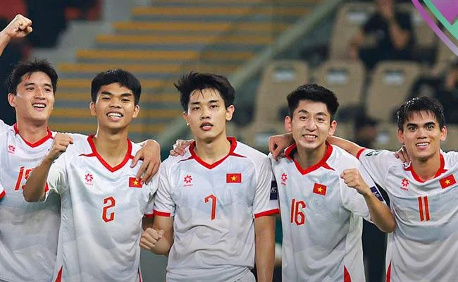 Giao diện cá cược đá gà trực tuyến trên điện thoại di động tại 777king99 đá gà, hiển thị tỷ lệ cược và các lựa chọn